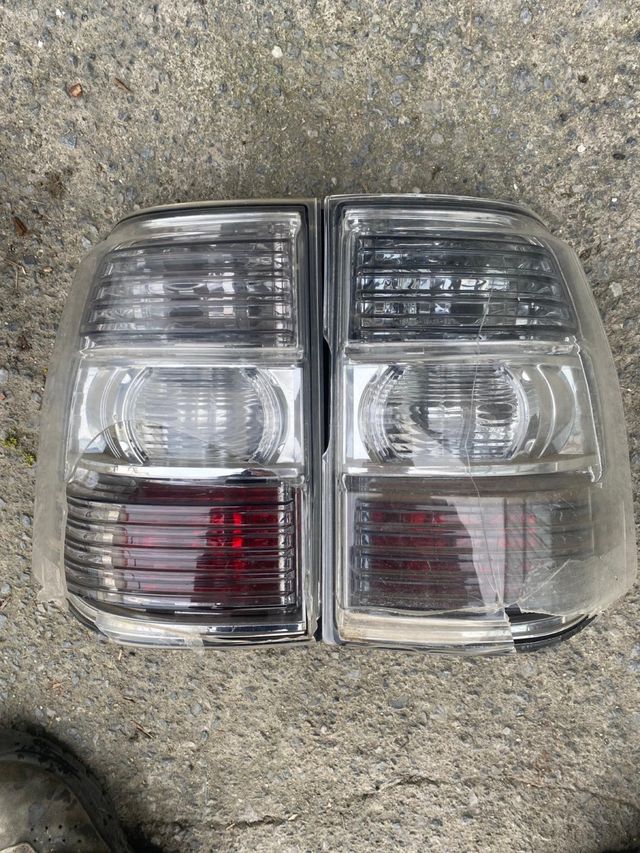 Pilotos Traseros Mitsubishi Montero V90