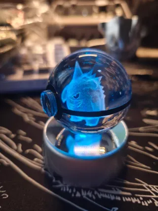 Gengar sfera di vetro con base luminosa