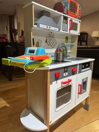 Cocina de juguete con accesorios