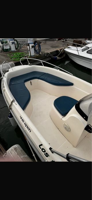 Embarcación de recreo y remolque