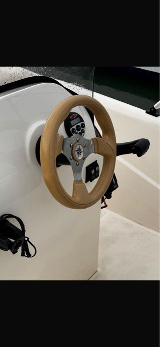 Embarcación de recreo y remolque