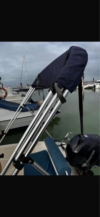 Embarcación de recreo y remolque