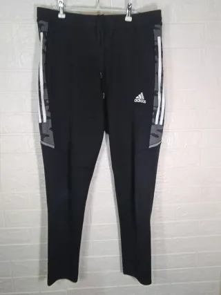 Pantalón deporte Adidas Primeblue . R146.