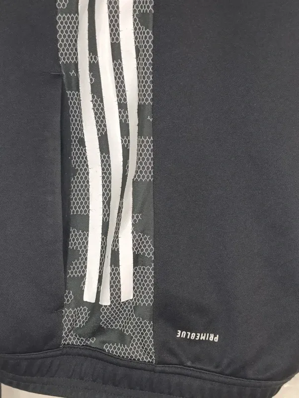 Pantalón deporte Adidas Primeblue . R146.