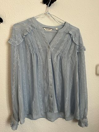 Blusa Zara azul bebé con encaje