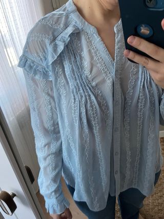 Blusa Zara azul bebé con encaje