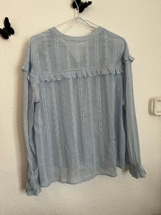 Blusa Zara azul bebé con encaje