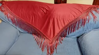 Mantoncillo pico de tres puntas granate