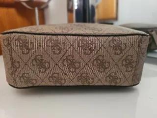 Bolso bandolera Guess beige y dorado