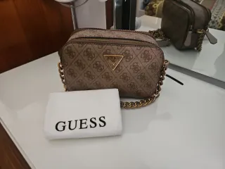 Bolso bandolera Guess beige y dorado