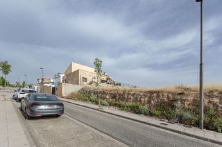 Terreno en venta en Zubia (La)