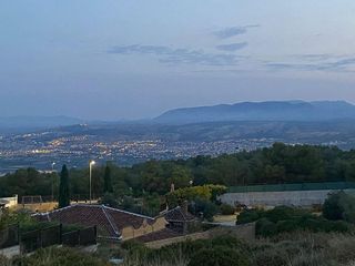 Terreno en venta en Zubia (La)