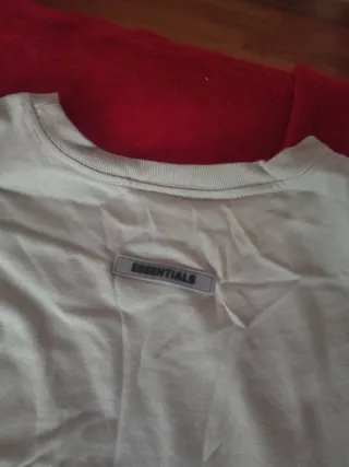 Camiseta ESSENTIALS Beige Talla L Nueva