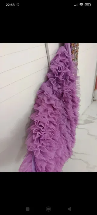 Vestido de fiesta morado y dorado