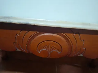 Mesa de madera y mármol