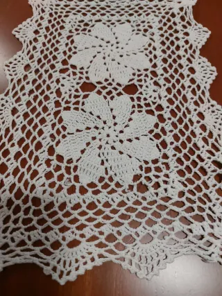 Centrino uncinetto bianco floreale