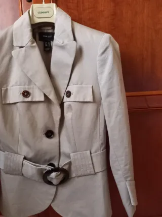 Chaqueta Mango SUIT Beige con Cinturón