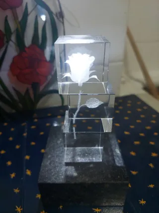 Escultura de cristal rosa
