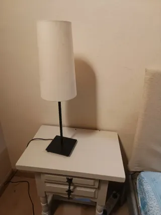 Lámpara de mesa moderna