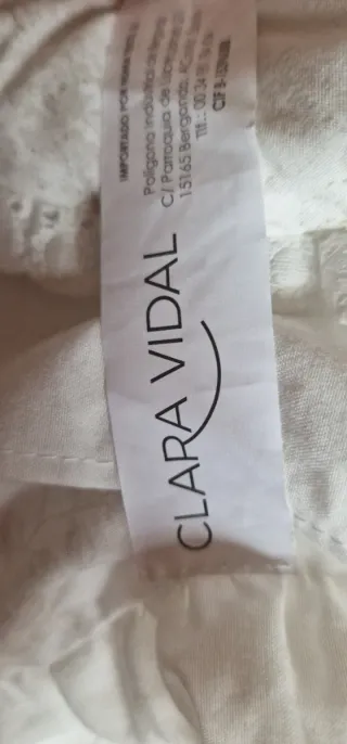 Edredón blanco y beige con estampado floral