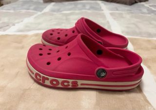 Crocs rosas talla 35