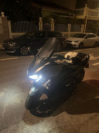 Yamaha Tmax 530 DX Negra