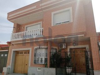 Casa adosada en venta en Tomelloso
