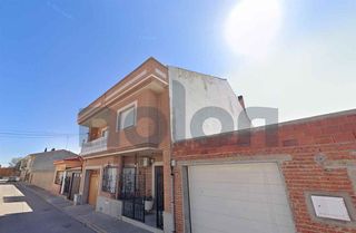 Casa adosada en venta en Tomelloso