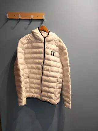 Chaqueta de invierno blanca con capucha 11°