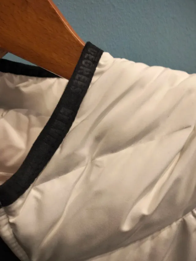 Chaqueta de invierno blanca con capucha 11°