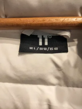 Chaqueta de invierno blanca con capucha 11°