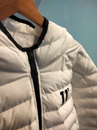 Chaqueta de invierno blanca con capucha 11°