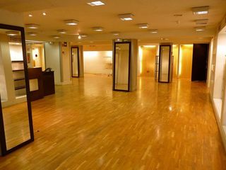 Local comercial en alquiler en Ensanche en Pamplona