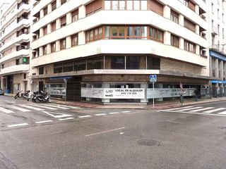 Local comercial en alquiler en Ensanche en Pamplona
