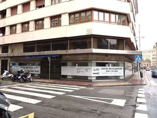Local comercial en alquiler en Ensanche en Pamplona