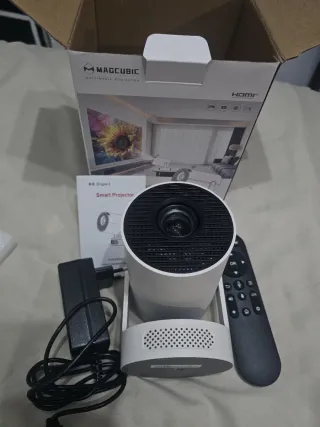 Proyector Magecube Blanco y Negro