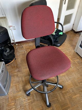 Silla de escritorio ergonómica roja