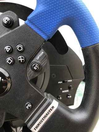 Volante Thrustmaster T150 con pedales