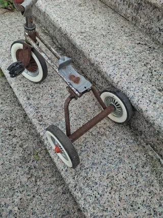 Triciclo Injusa años 70 para restaurar