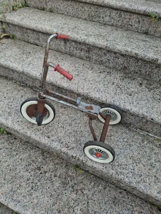 Triciclo Injusa años 70 para restaurar