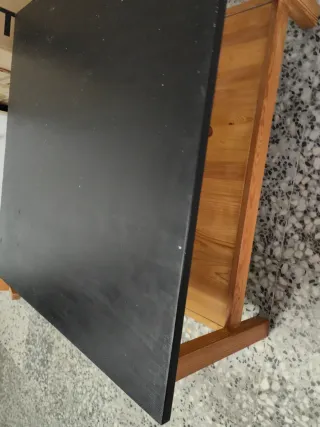 Mesa baja madera negra y marrón