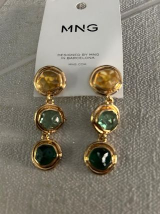 Pendientes Mango dorados con piedras verdes