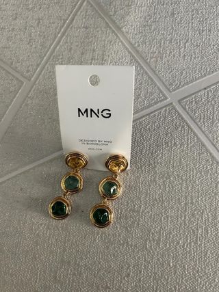 Pendientes Mango dorados con piedras verdes