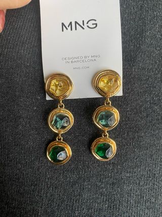Pendientes Mango dorados con piedras verdes