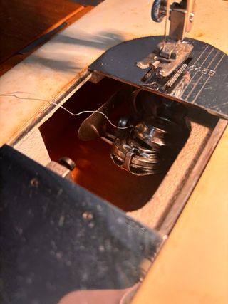 Máquina de coser Singer 801-Z2 con funda.