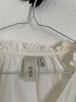 Blusa blanca mangas abullonadas