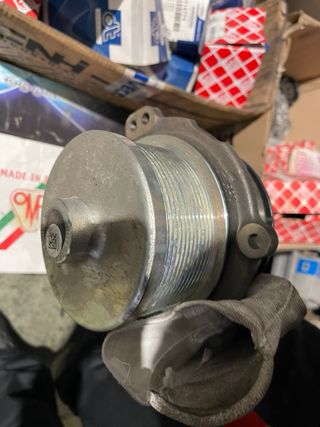 Bomba de Agua Iveco 5801938457