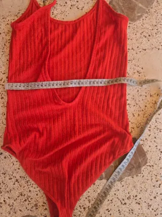 Body Bershka rojo