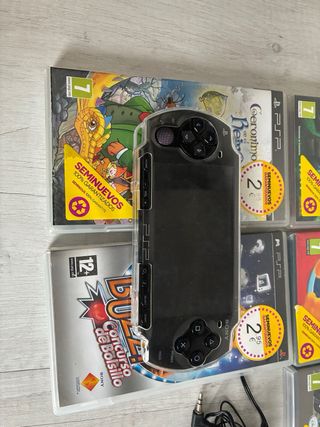 PSP Negra con 9 Juegos, Funda, Cascos y Cargador