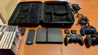 Playstation 2 Slim + 11 Giochi + 4 Controller